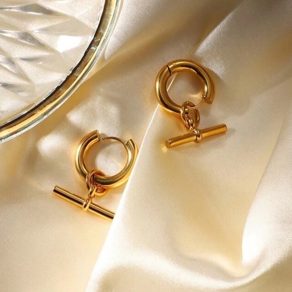 T bar mini gold hoop huggie earrings statement elegant - Picture 4 of 7